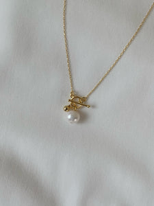 JOEY Baroque Pearl T-bar Necklace